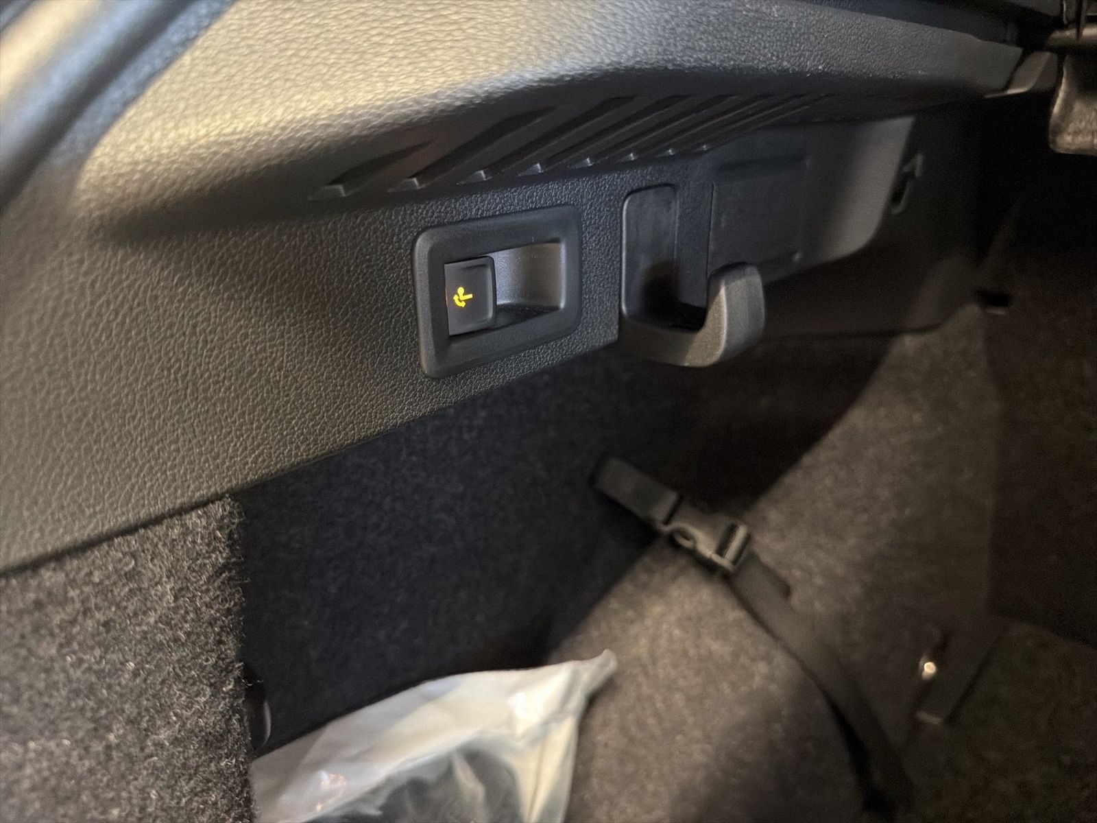 Fahrzeugabbildung SKODA Kamiq 1.5 TSI Monte Carlo Matrix AHK Pano SD ACC - mit KI generiert/bearbeitet