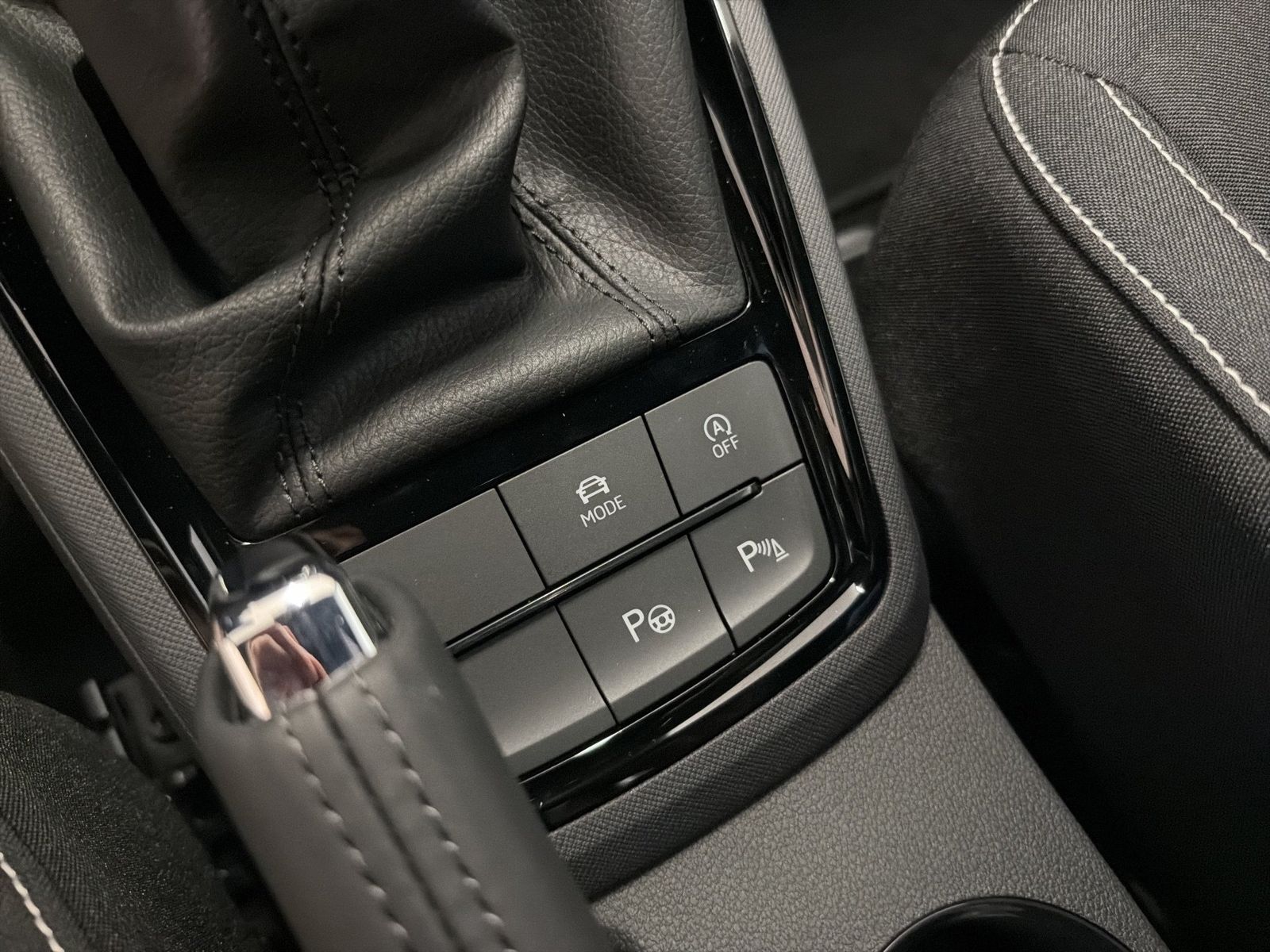 Fahrzeugabbildung SKODA Kamiq 1.5 TSI Monte Carlo Matrix AHK Pano SD ACC - mit KI generiert/bearbeitet