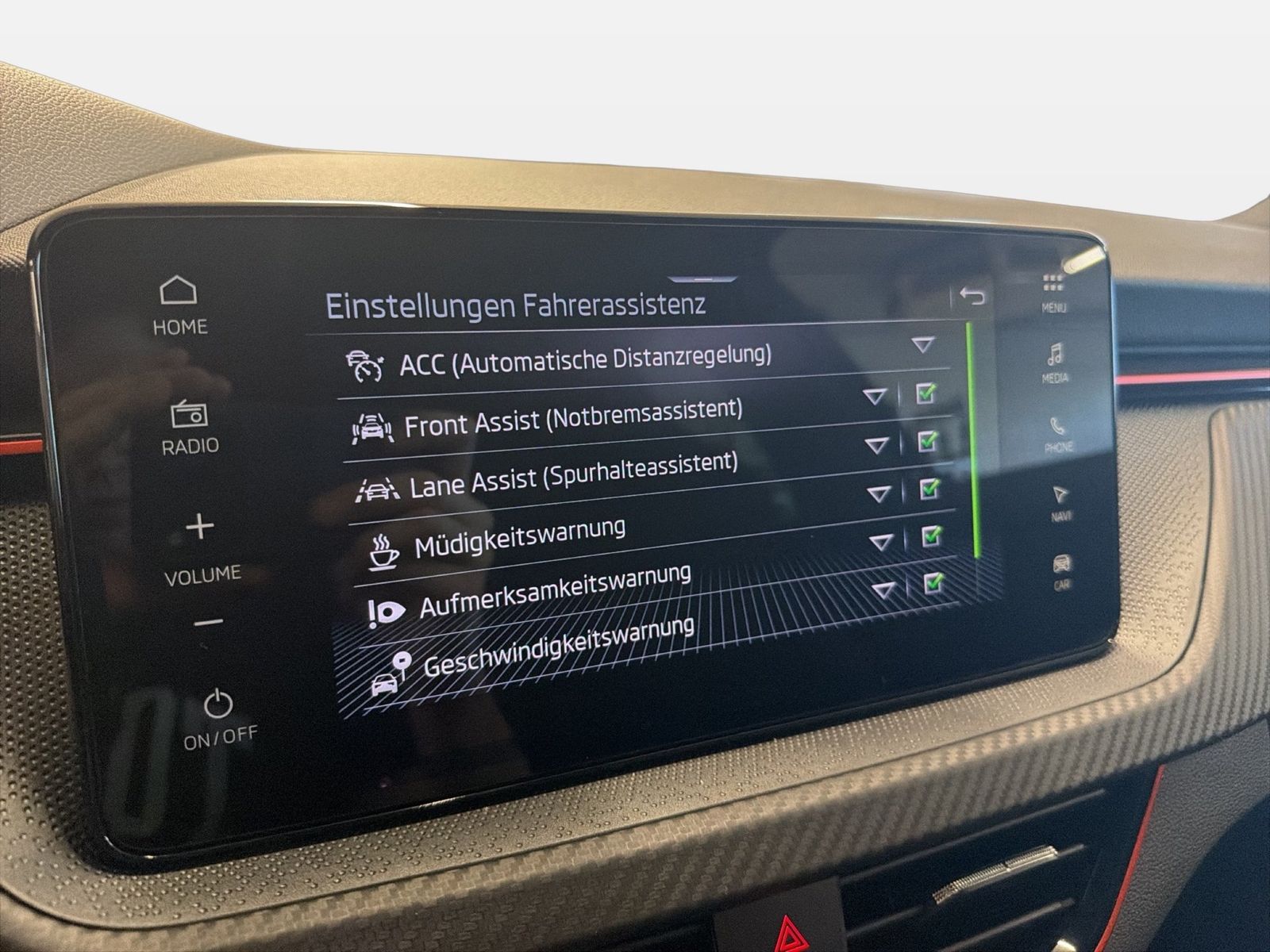 Fahrzeugabbildung SKODA Kamiq 1.5 TSI Monte Carlo Matrix AHK Pano SD ACC - mit KI generiert/bearbeitet
