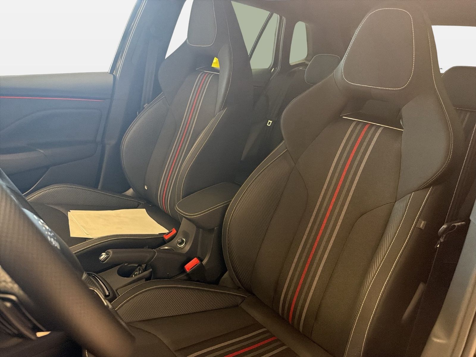 Fahrzeugabbildung SKODA Kamiq 1.5 TSI Monte Carlo Matrix AHK Pano SD ACC - mit KI generiert/bearbeitet