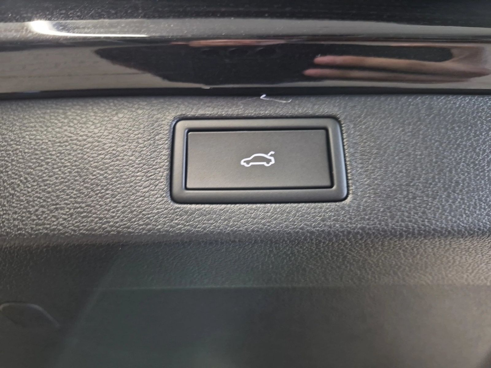 Fahrzeug autohaus mense Fahrzeugabbildung SKODA Kamiq 1.5 TSI Monte Carlo Matrix Pano SD LED PDC - mit KI generiert/bearbeitet
