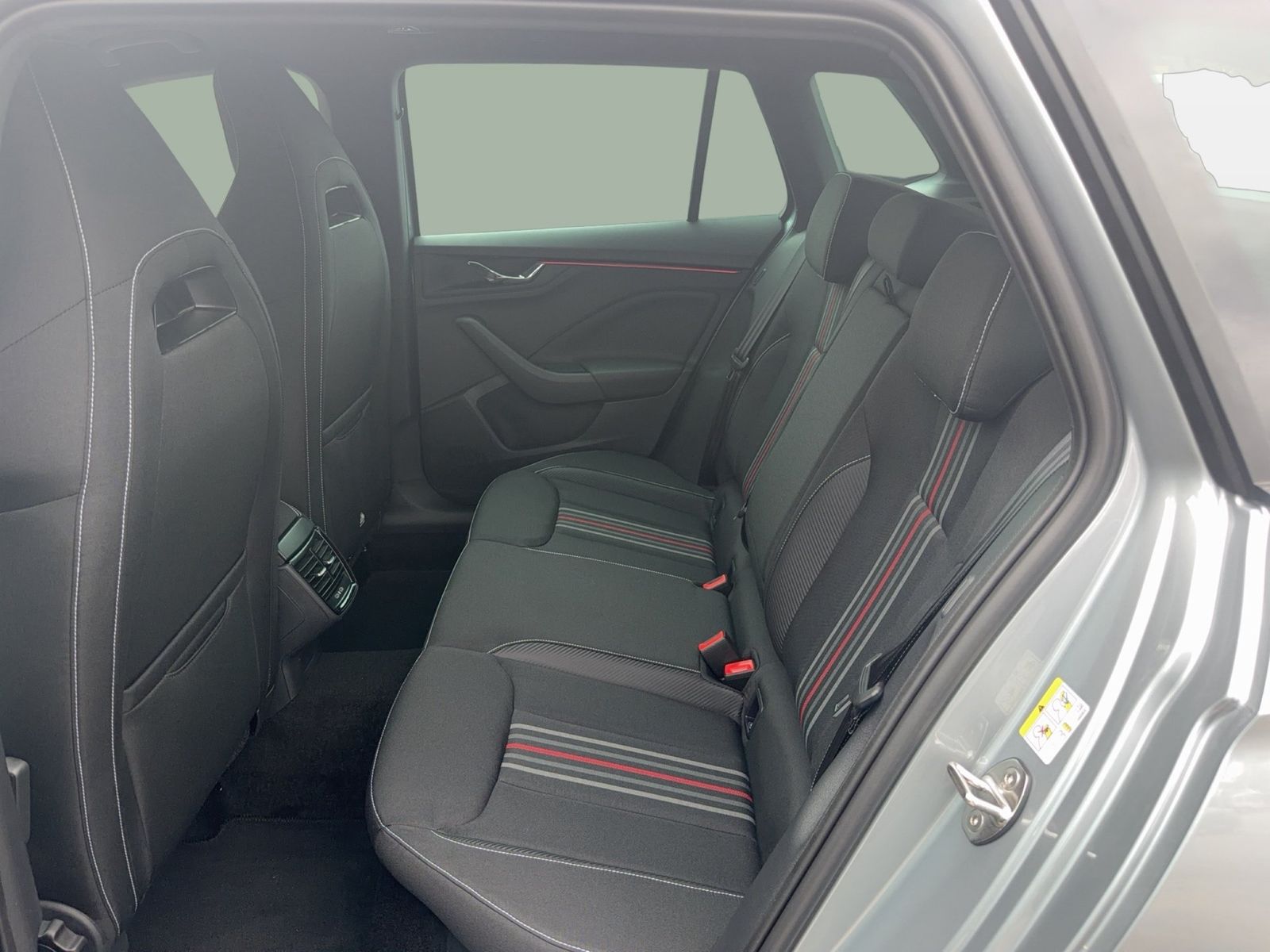 Fahrzeug autohaus mense Fahrzeugabbildung SKODA Kamiq 1.5 TSI Monte Carlo Matrix AHK Pano SD ACC - mit KI generiert/bearbeitet