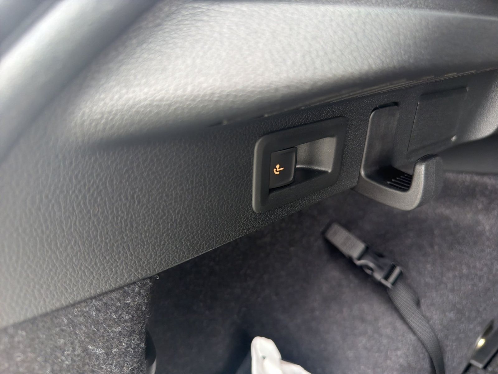 Fahrzeug autohaus mense Fahrzeugabbildung SKODA Kamiq 1.5 TSI Monte Carlo Matrix AHK Pano SD ACC - mit KI generiert/bearbeitet