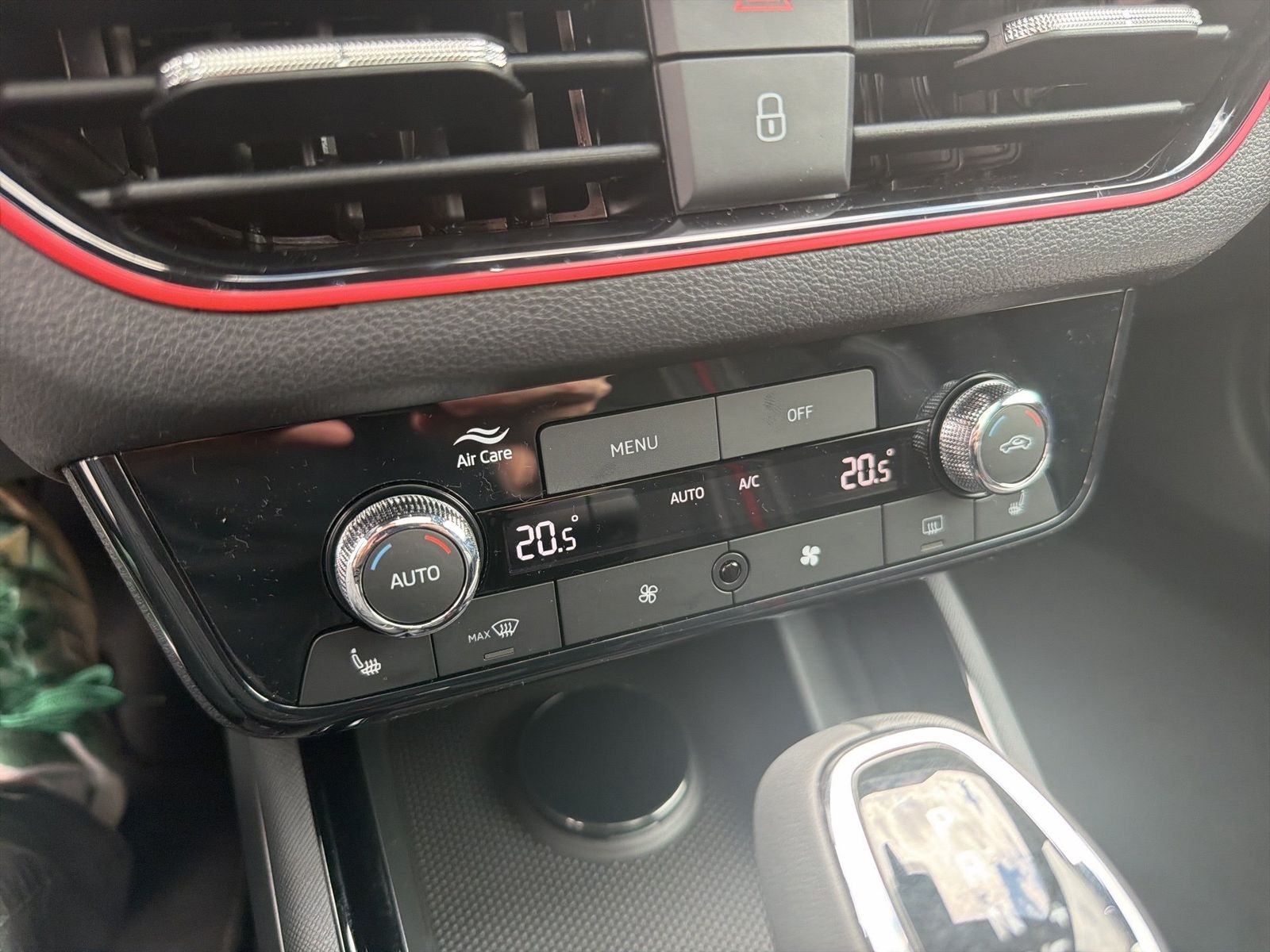 Fahrzeug autohaus mense Fahrzeugabbildung SKODA Kamiq 1.5 TSI Monte Carlo Matrix AHK Pano SD ACC - mit KI generiert/bearbeitet