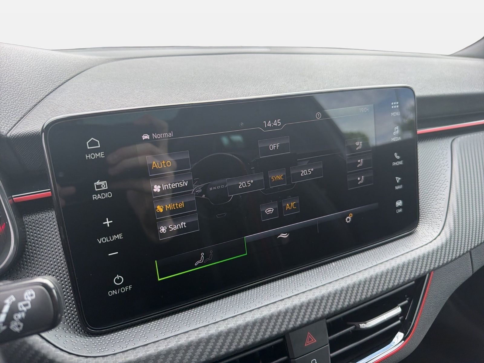 Fahrzeug autohaus mense Fahrzeugabbildung SKODA Kamiq 1.5 TSI Monte Carlo Matrix AHK Pano SD ACC - mit KI generiert/bearbeitet