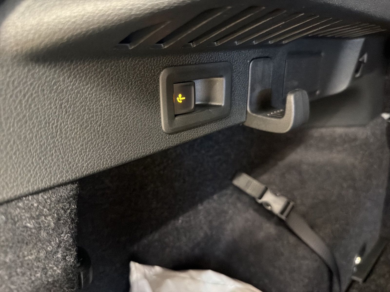 Fahrzeug autohaus mense Fahrzeugabbildung SKODA Kamiq 1.5 TSI Monte Carlo Matrix AHK Pano SD ACC