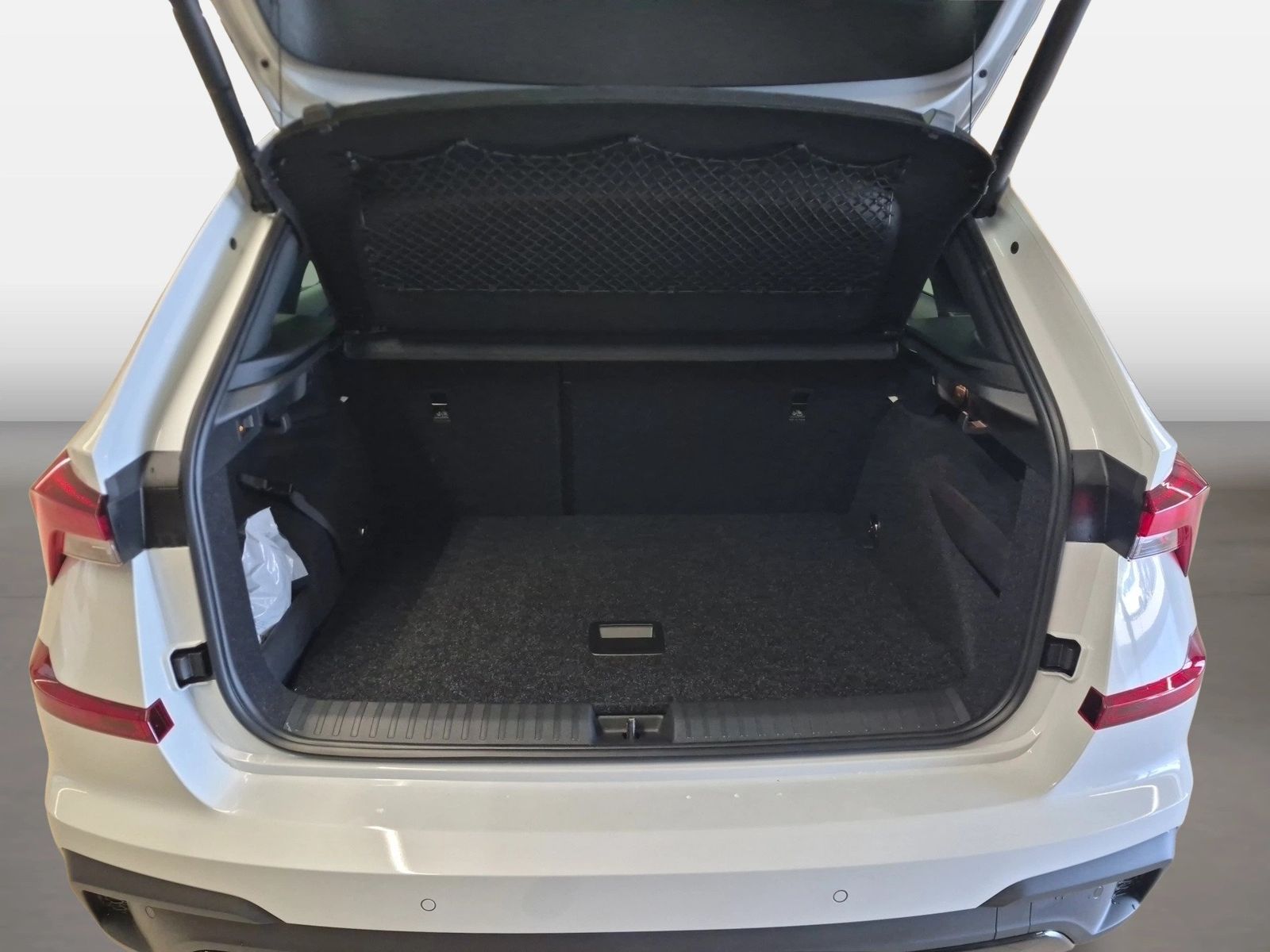 Fahrzeugabbildung SKODA Kamiq 1.5 TSI Monte Carlo Matrix AHK Pano SD ACC - mit KI generiert/bearbeitet