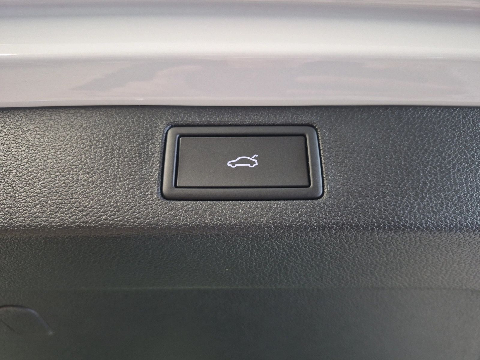 Fahrzeugabbildung SKODA Kamiq 1.5 TSI Monte Carlo Matrix AHK Pano SD ACC - mit KI generiert/bearbeitet