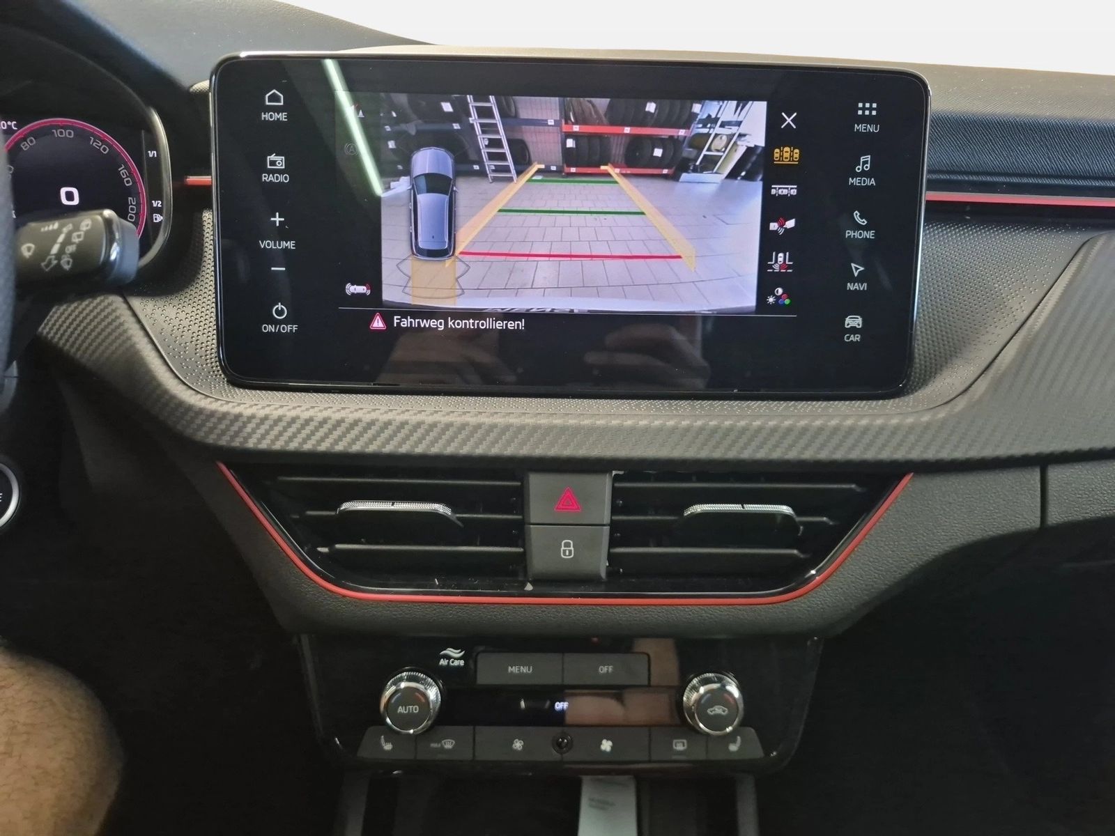 Fahrzeugabbildung SKODA Kamiq 1.5 TSI Monte Carlo Matrix AHK Pano SD ACC - mit KI generiert/bearbeitet