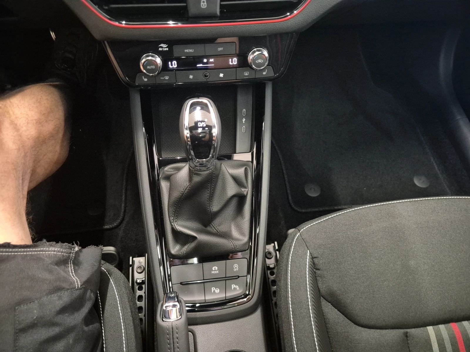 Fahrzeug autohaus mense Fahrzeugabbildung SKODA Kamiq 1.5 TSI Monte Carlo Matrix AHK Pano SD ACC
