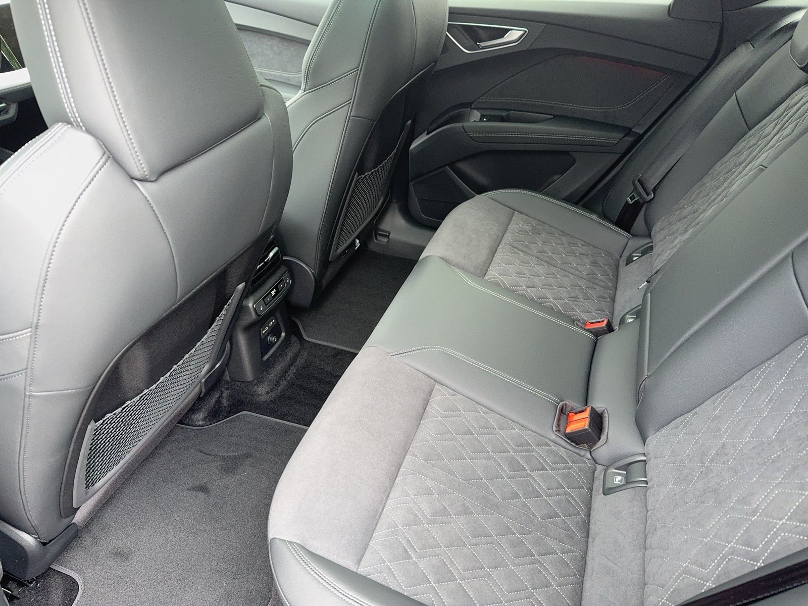 Fahrzeugabbildung Audi Q4 Sportback e-tron quattro performance 250 kW