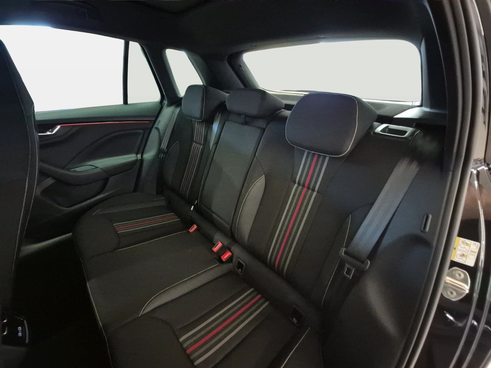Fahrzeugabbildung SKODA Kamiq 1.5 TSI Monte Carlo Matrix AHK Pano SD ACC - mit KI generiert/bearbeitet