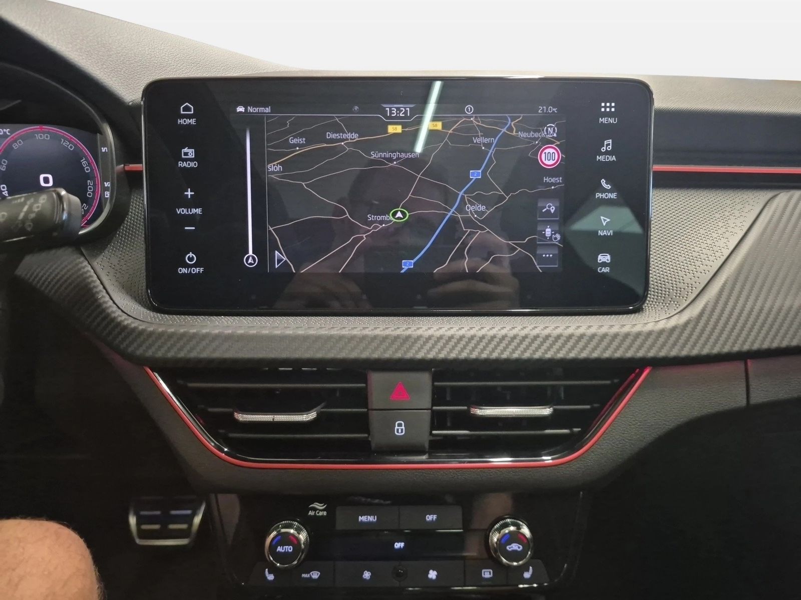 Fahrzeugabbildung SKODA Kamiq 1.5 TSI Monte Carlo Matrix AHK Pano SD ACC - mit KI generiert/bearbeitet
