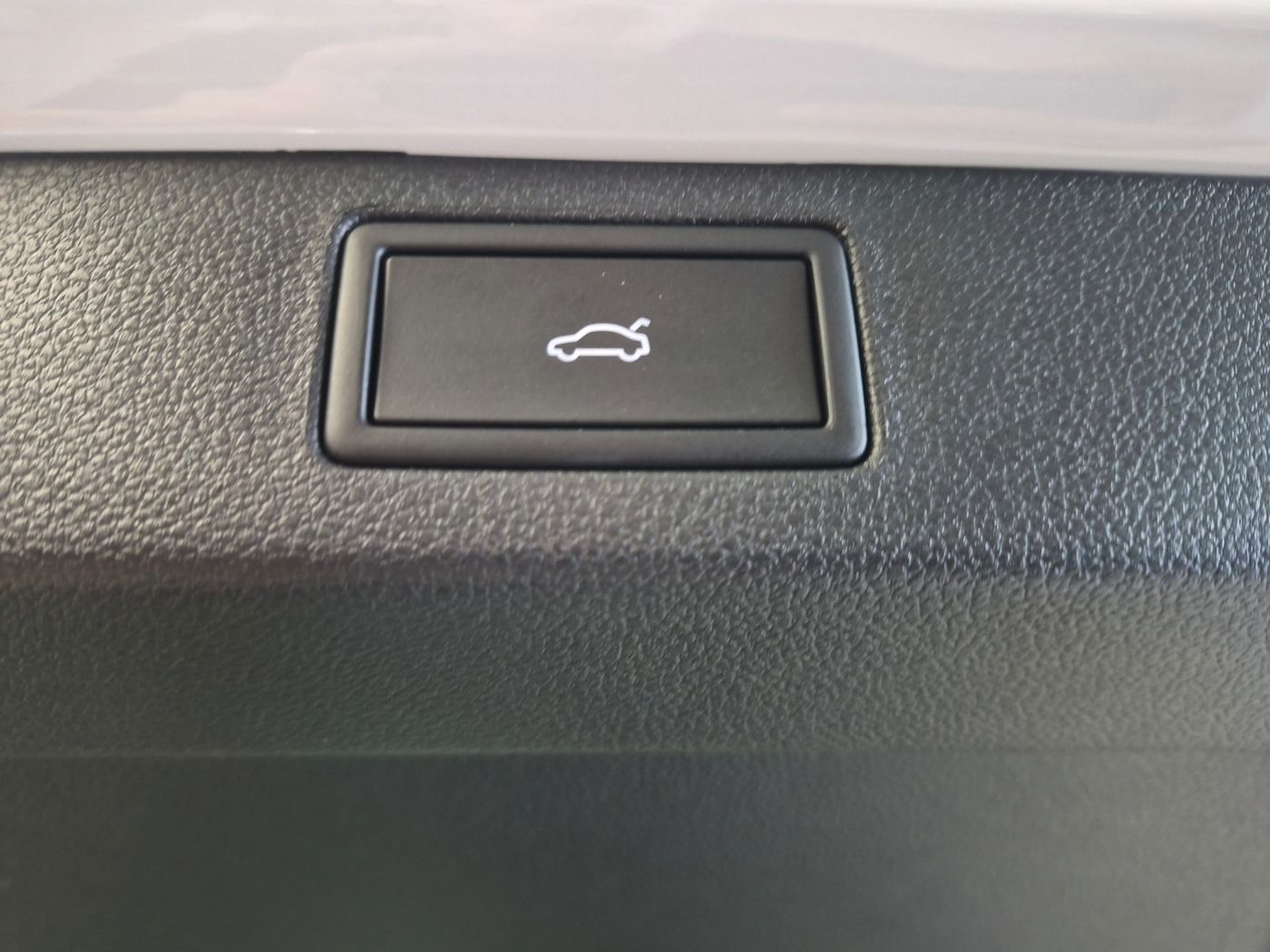 Fahrzeugabbildung SKODA Kamiq 1.5 TSI Monte Carlo Matrix AHK Pano SD ACC - mit KI generiert/bearbeitet