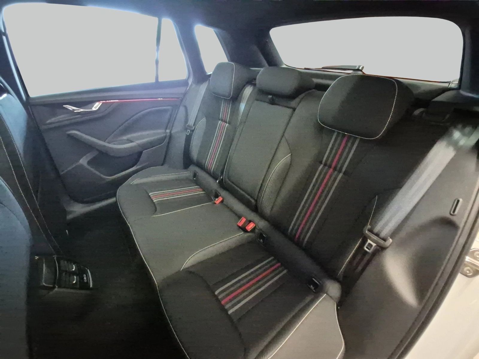 Fahrzeug autohaus mense Fahrzeugabbildung SKODA Kamiq 1.5 TSI Monte Carlo Matrix AHK Pano SD ACC