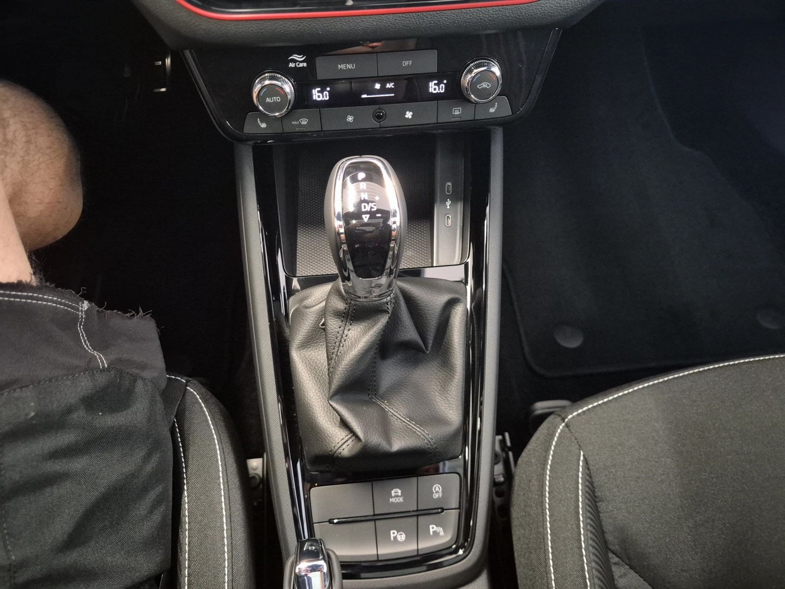 Fahrzeug autohaus mense Fahrzeugabbildung SKODA Kamiq 1.5 TSI Monte Carlo Matrix AHK Pano SD ACC