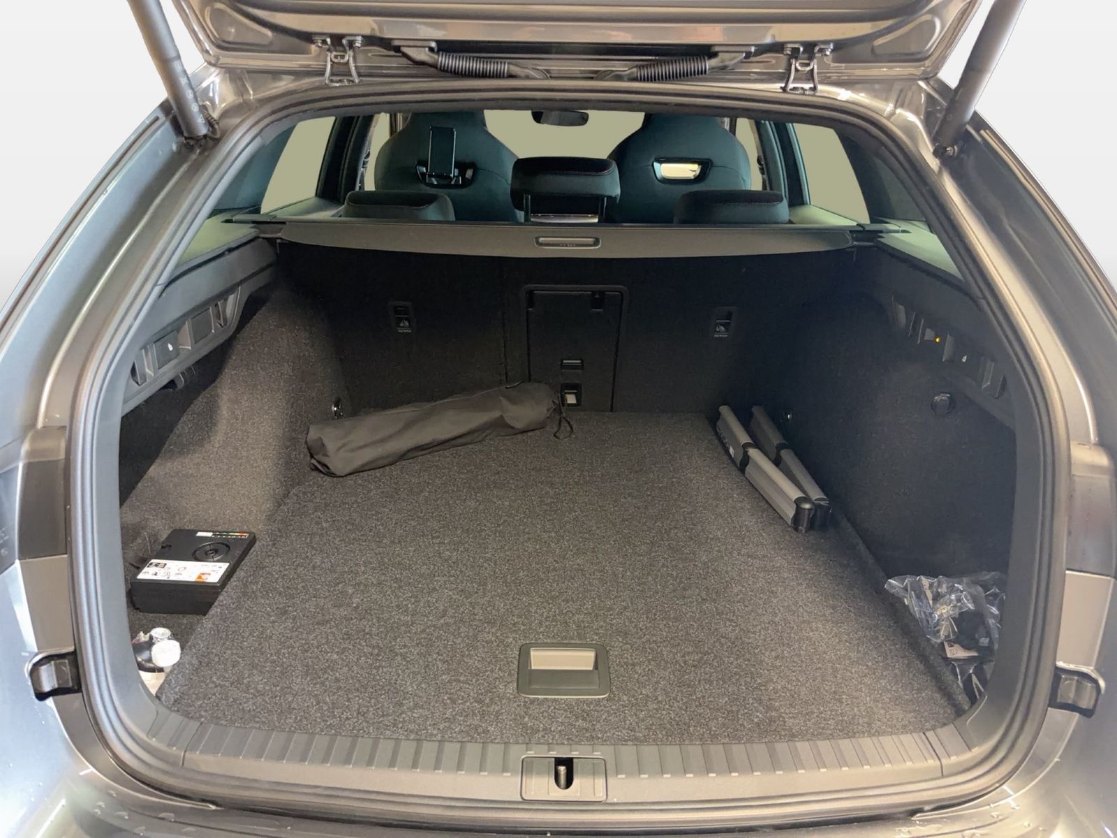 Fahrzeug autohaus mense Fahrzeugabbildung SKODA Octavia Combi 2.0 TSI W RS Matrix AHK ACC LED