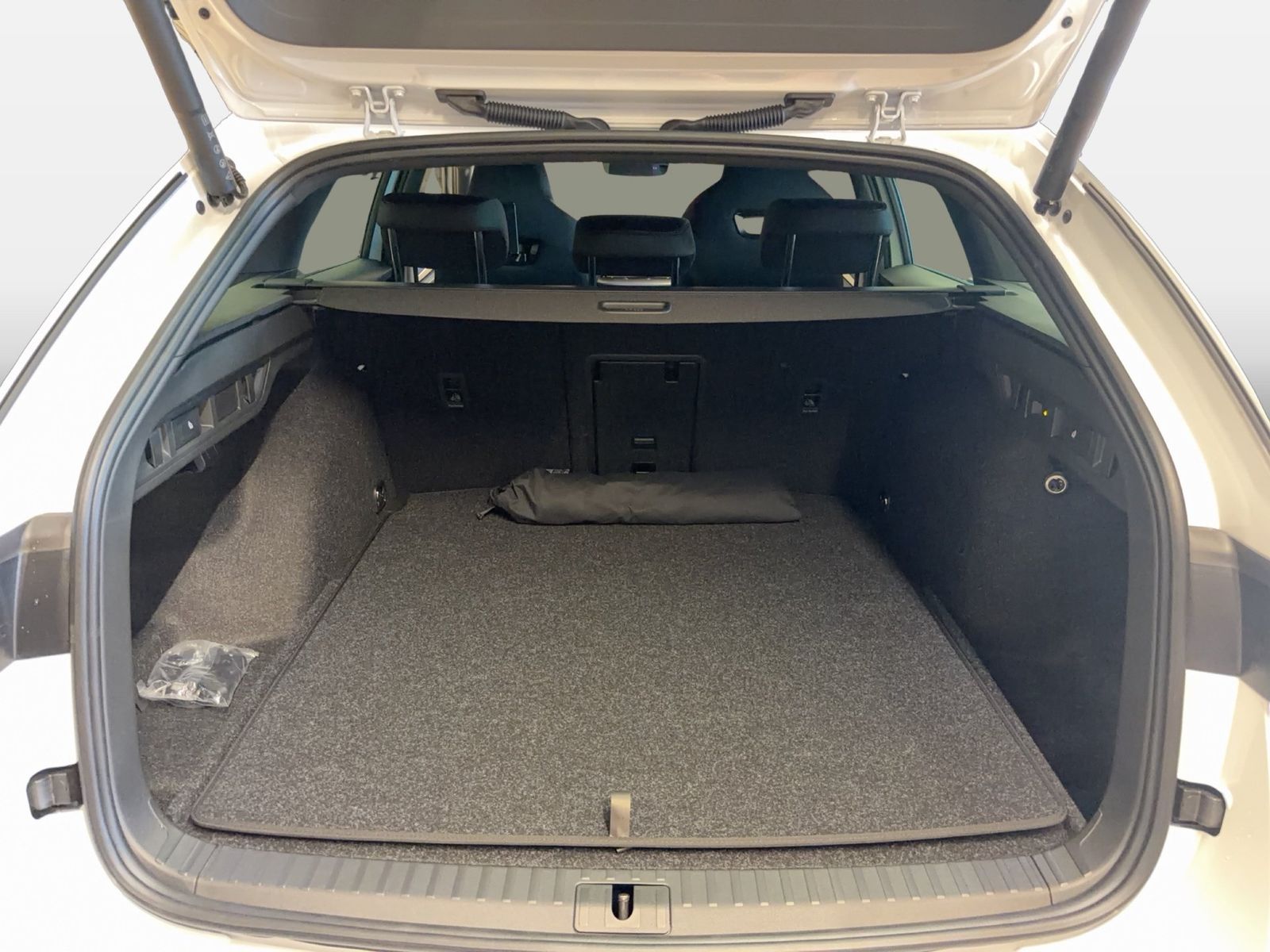 Fahrzeugabbildung SKODA Octavia Combi 2.0 TSI W RS Matrix AHK ACC LED
