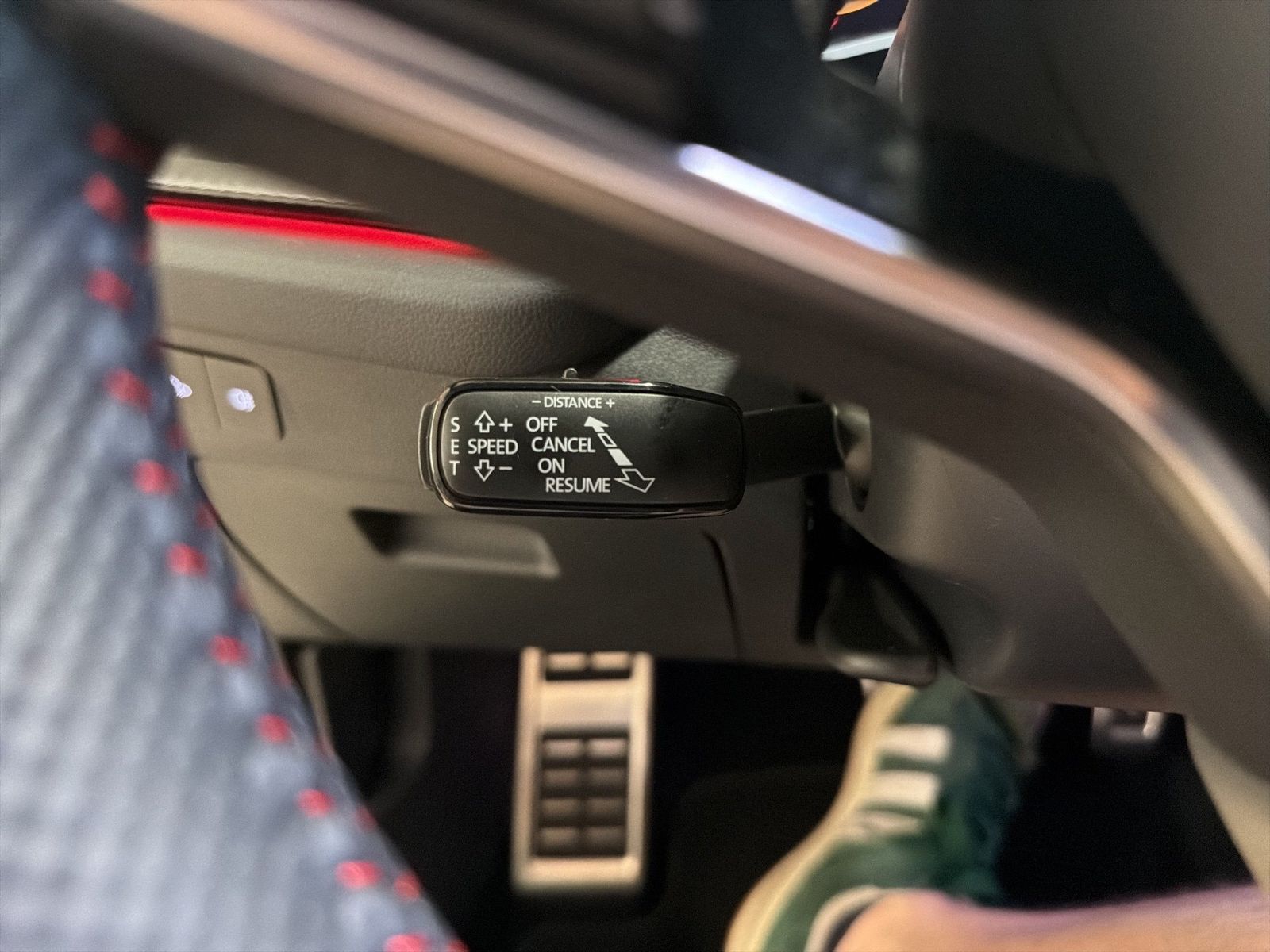 Fahrzeugabbildung SKODA Octavia Combi 2.0 TSI W RS Matrix AHK ACC LED