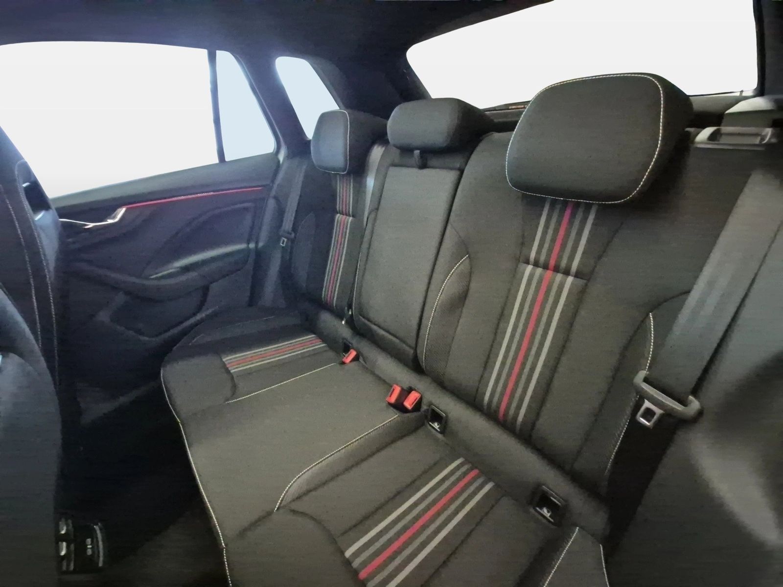 Fahrzeugabbildung SKODA Kamiq 1.5 TSI Monte Carlo Matrix AHK Pano SD ACC - mit KI generiert/bearbeitet