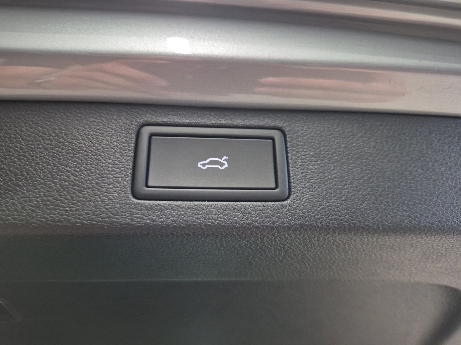 Fahrzeugabbildung SKODA Kamiq 1.5 TSI Monte Carlo Matrix AHK Pano SD ACC - mit KI generiert/bearbeitet