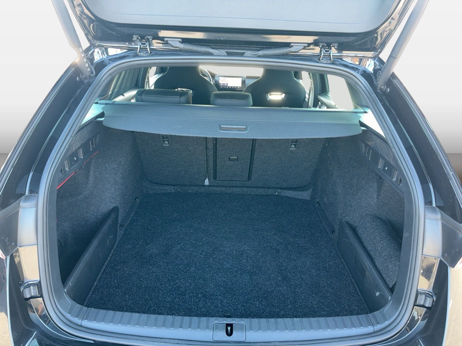 Fahrzeugabbildung SKODA Octavia Combi Sportline 2.0 TDI 110kW 7-Gang-DSG - mit KI generiert/bearbeitet