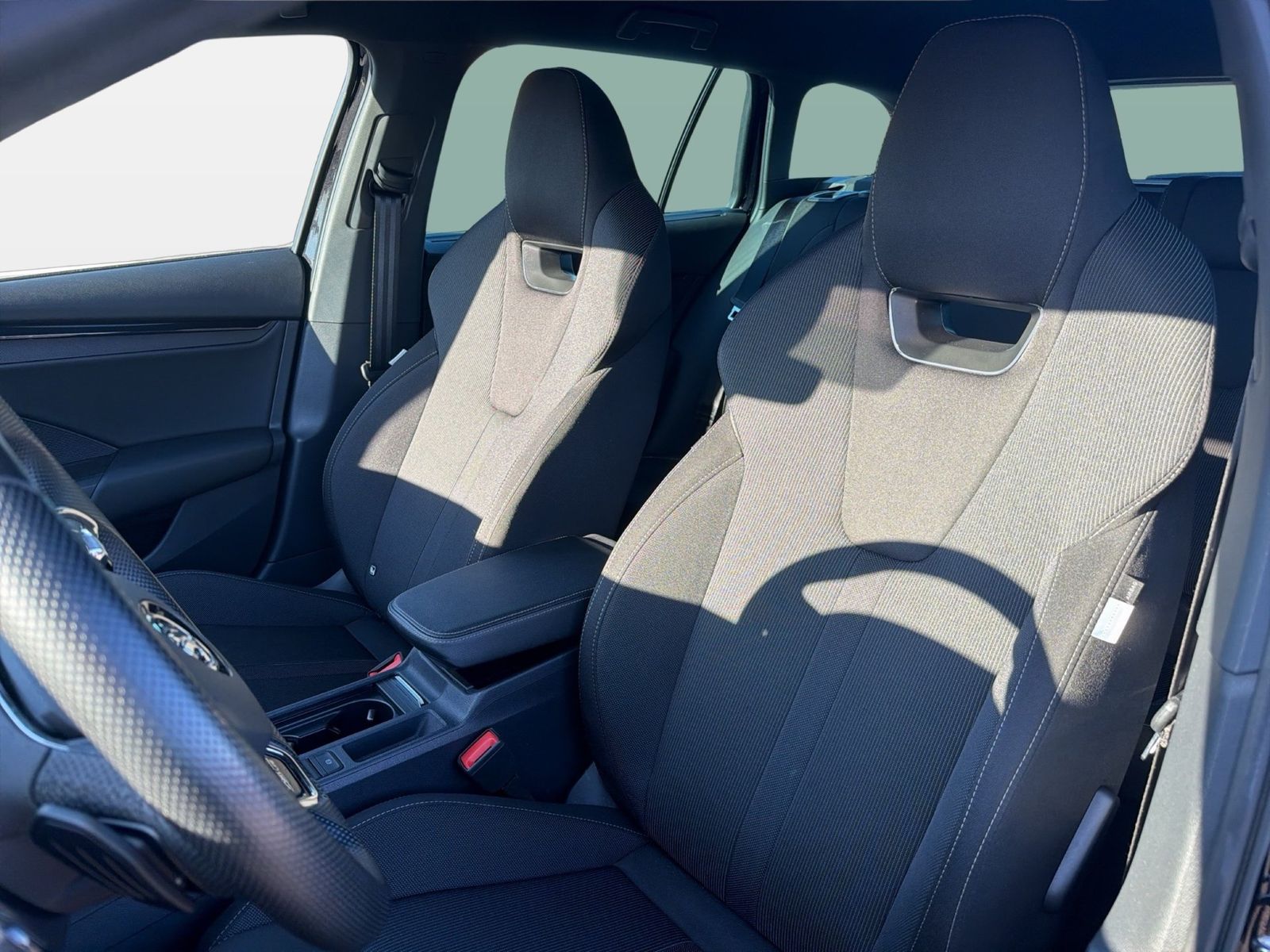 Fahrzeugabbildung SKODA Octavia Combi Sportline 2.0 TDI 110kW 7-Gang-DSG - mit KI generiert/bearbeitet