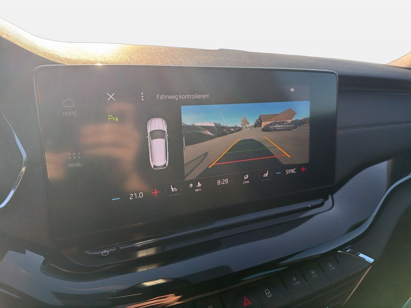 Fahrzeugabbildung SKODA Octavia Combi Sportline 2.0 TDI 110kW 7-Gang-DSG - mit KI generiert/bearbeitet