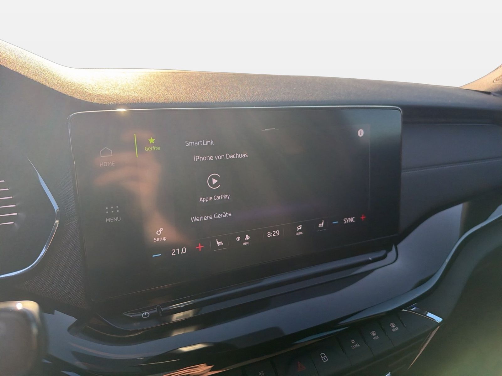 Fahrzeugabbildung SKODA Octavia Combi Sportline 2.0 TDI 110kW 7-Gang-DSG - mit KI generiert/bearbeitet