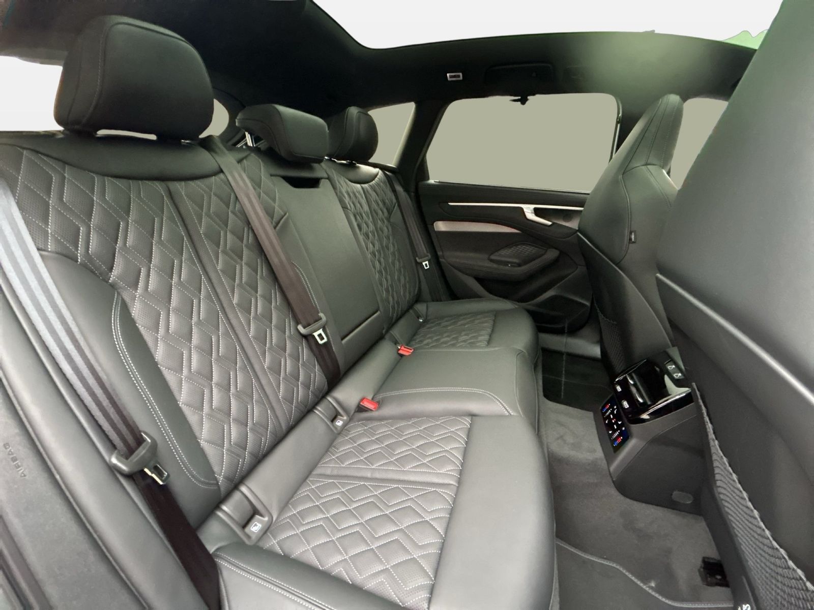 Fahrzeug autohaus mense Fahrzeugabbildung Audi A6 Avant TDI quattro 220 kW S tronic Matrix SD - mit KI generiert/bearbeitet
