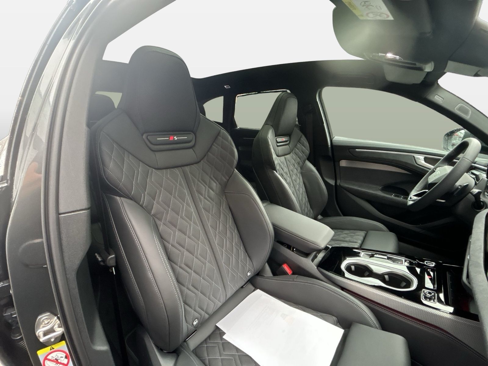 Fahrzeug autohaus mense Fahrzeugabbildung Audi A6 Avant TDI quattro 220 kW S tronic Matrix SD - mit KI generiert/bearbeitet