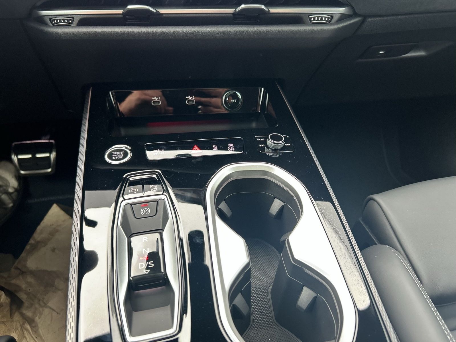 Fahrzeug autohaus mense Fahrzeugabbildung Audi A6 Avant TDI quattro 220 kW S tronic Matrix SD - mit KI generiert/bearbeitet