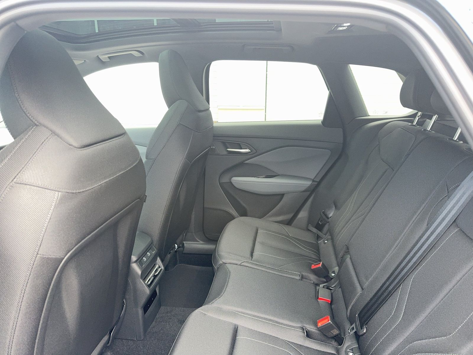 Fahrzeug autohaus mense Fahrzeugabbildung Audi Q3 SUV TDI quattro 142 kW S tronic TechPro AHK - mit KI generiert/bearbeitet