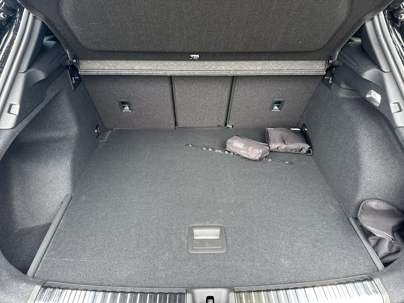 Fahrzeug autohaus mense Fahrzeugabbildung Audi Q3 SUV TDI quattro 142 kW S tronic TechPro AHK - mit KI generiert/bearbeitet