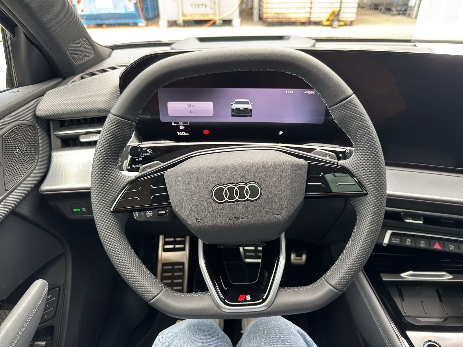 Fahrzeug autohaus mense Fahrzeugabbildung Audi Q3 SUV TDI quattro 142 kW S tronic TechPro AHK - mit KI generiert/bearbeitet