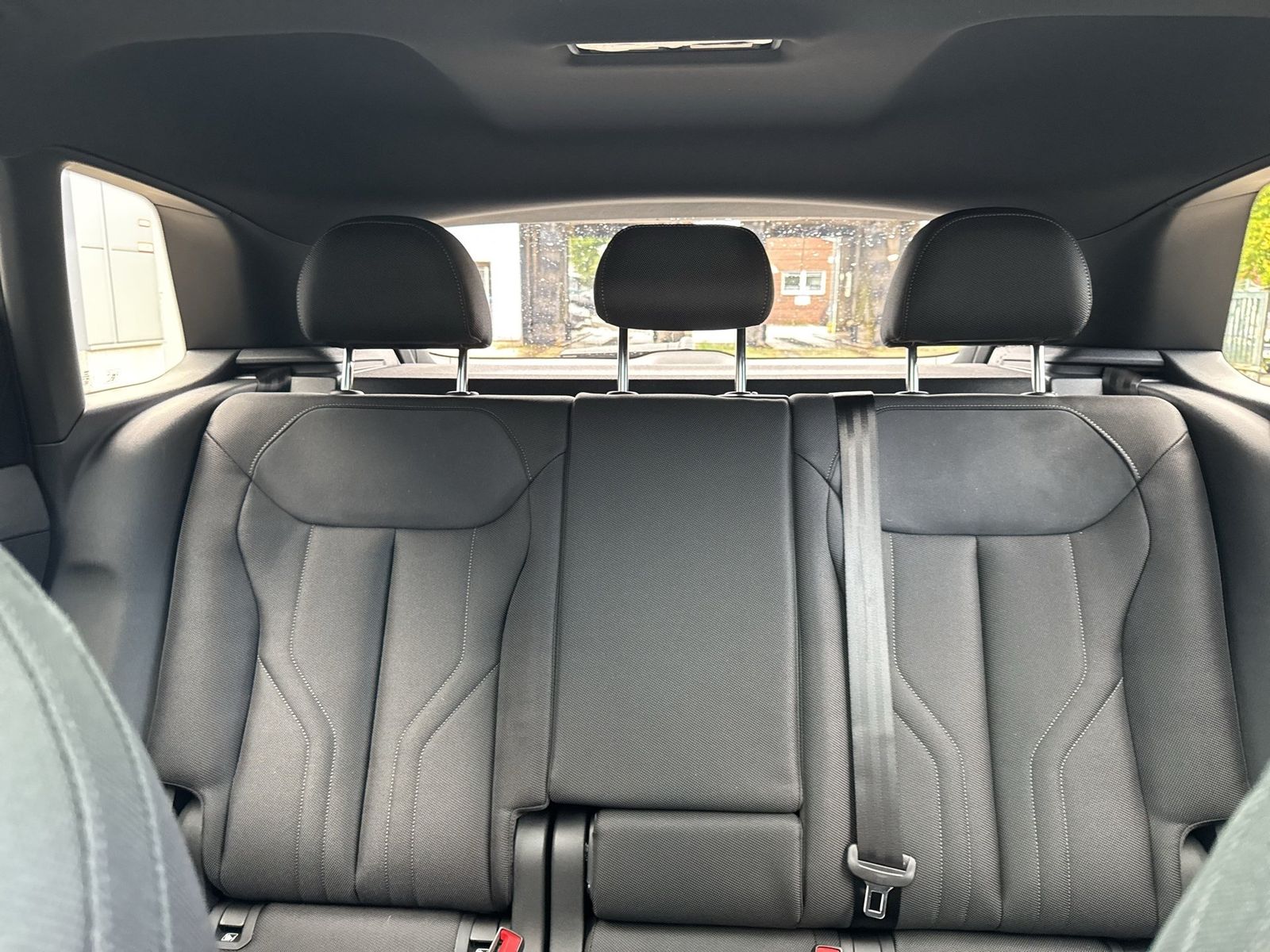Fahrzeug autohaus mense Fahrzeugabbildung Audi Q3 SUV TDI quattro 142 kW S tronic TechPro AHK - mit KI generiert/bearbeitet