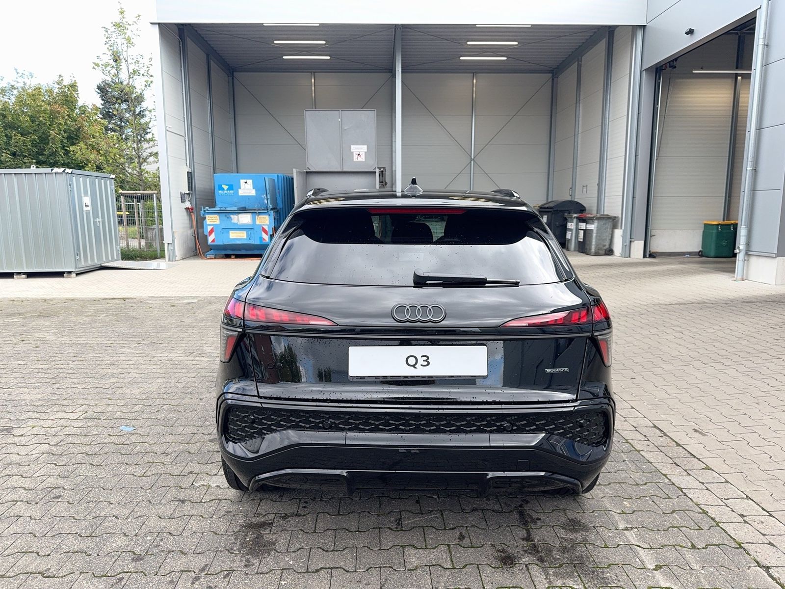Fahrzeug autohaus mense Fahrzeugabbildung Audi Q3 SUV TDI quattro 142 kW S tronic TechPro AHK - mit KI generiert/bearbeitet