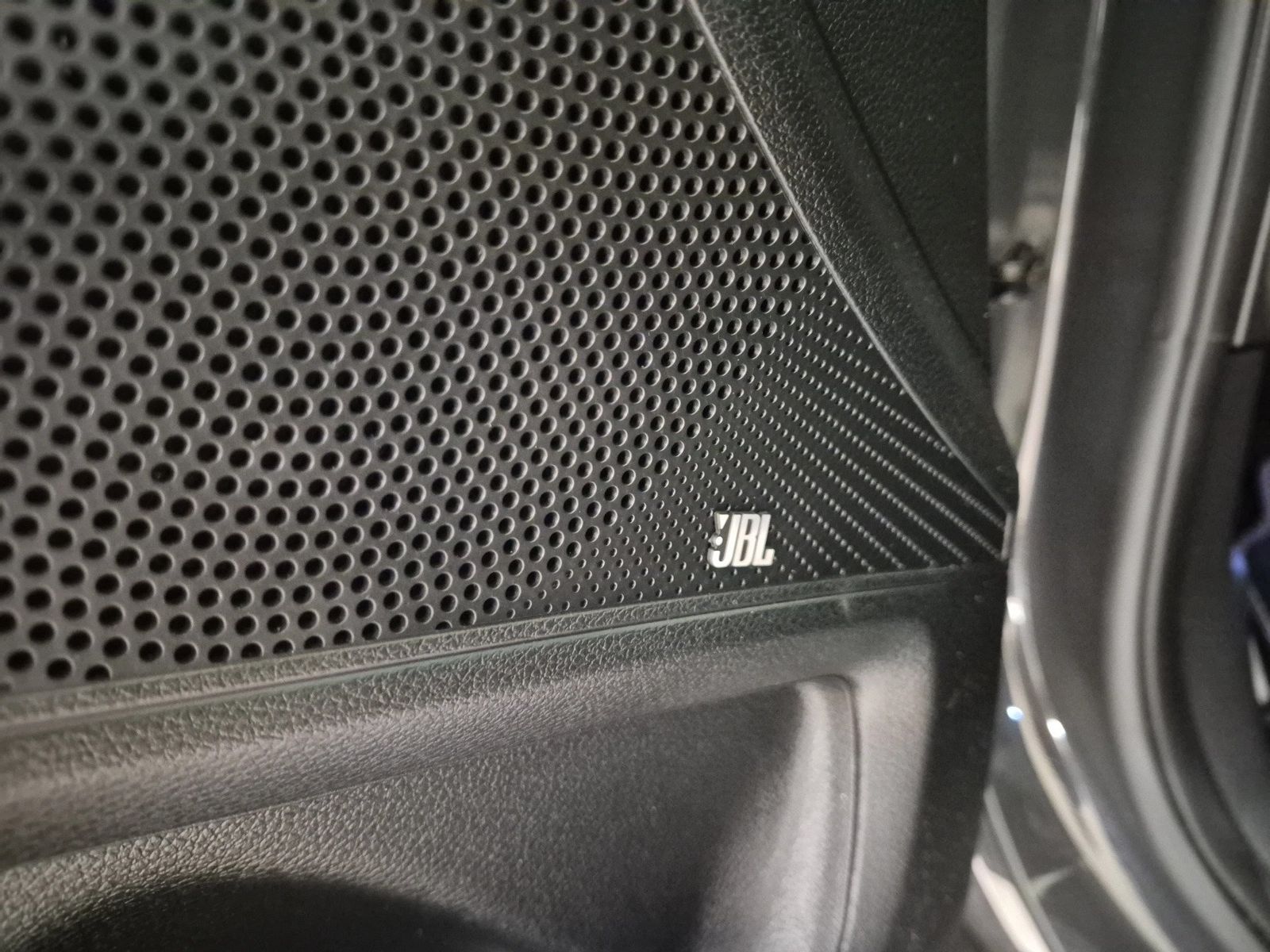 Fahrzeugabbildung Kia X-cee'd GT Line 1.5 T-GDI 118kW 7-Gang-Automatik - mit KI generiert/bearbeitet