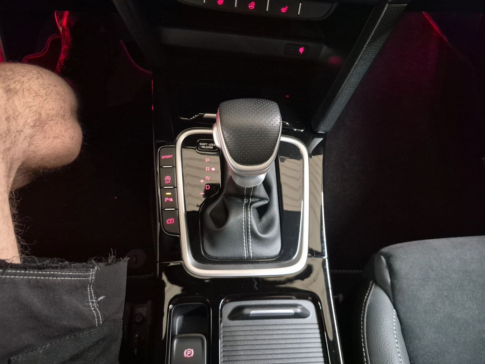 Fahrzeugabbildung Kia X-cee'd GT Line 1.5 T-GDI 118kW 7-Gang-Automatik - mit KI generiert/bearbeitet