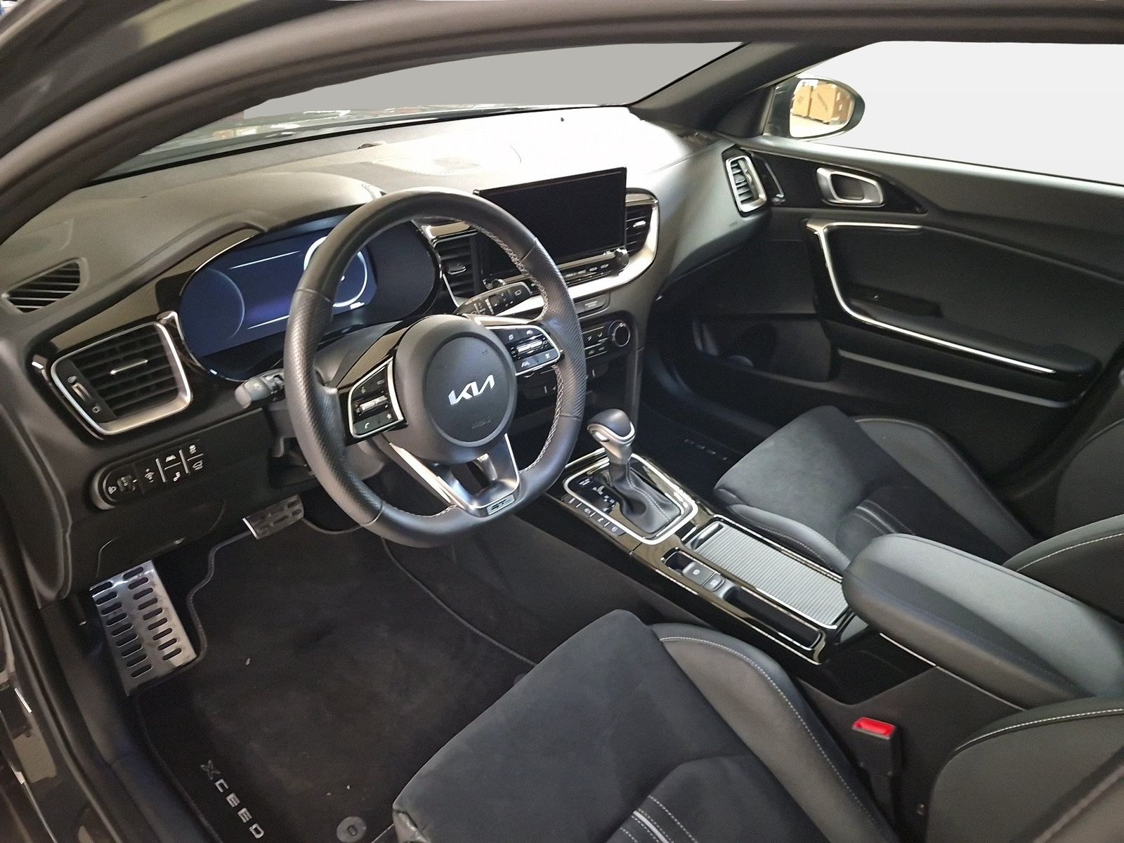 Fahrzeugabbildung Kia X-cee'd GT Line 1.5 T-GDI 118kW 7-Gang-Automatik - mit KI generiert/bearbeitet