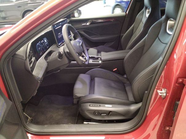 Fahrzeugabbildung Volkswagen Passat Variant 1.5 TSI eHybrid DSG R-Line Matrix