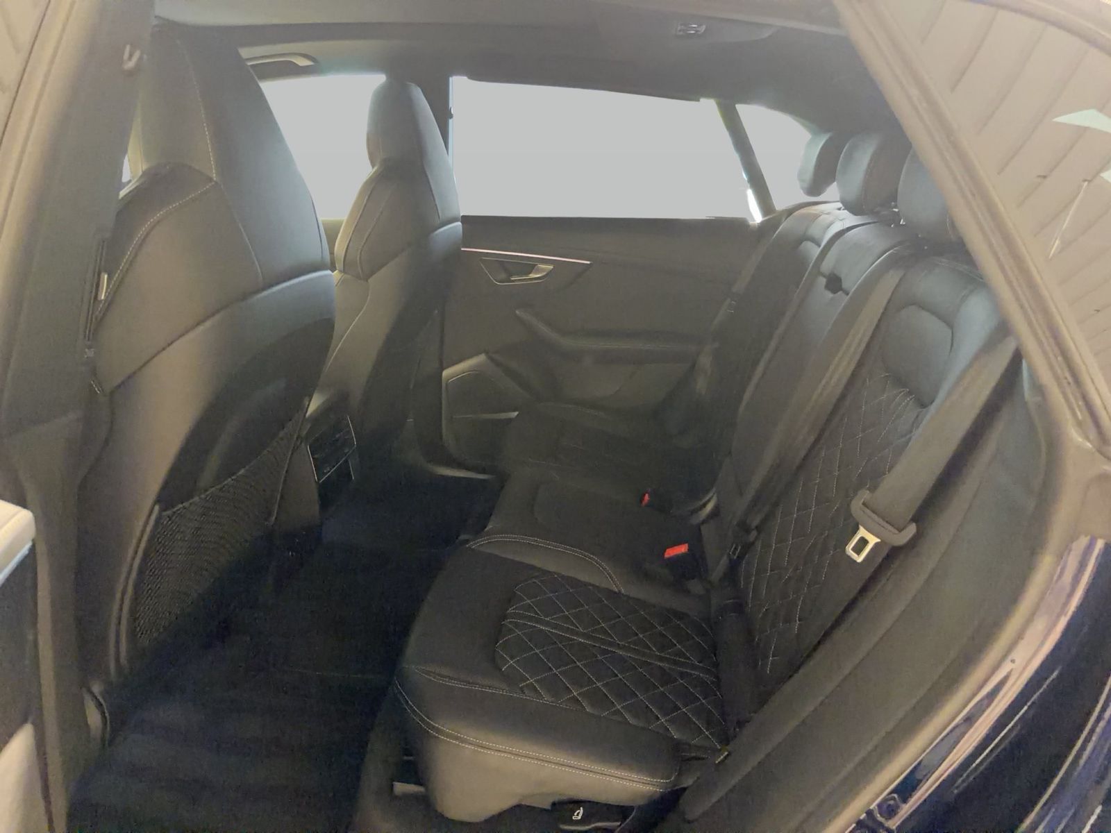 Fahrzeug autohaus mense Fahrzeugabbildung Audi SQ8 TFSI quattro tiptronic Matrix AHK HUD Luft