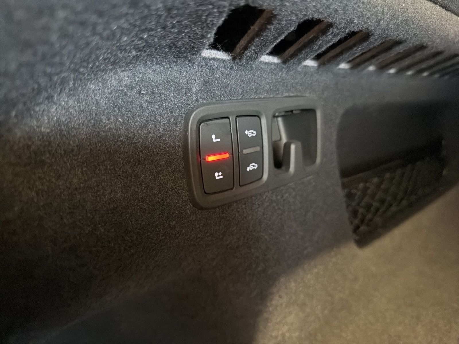 Fahrzeug autohaus mense Fahrzeugabbildung Audi SQ8 TFSI quattro tiptronic Matrix AHK HUD Luft