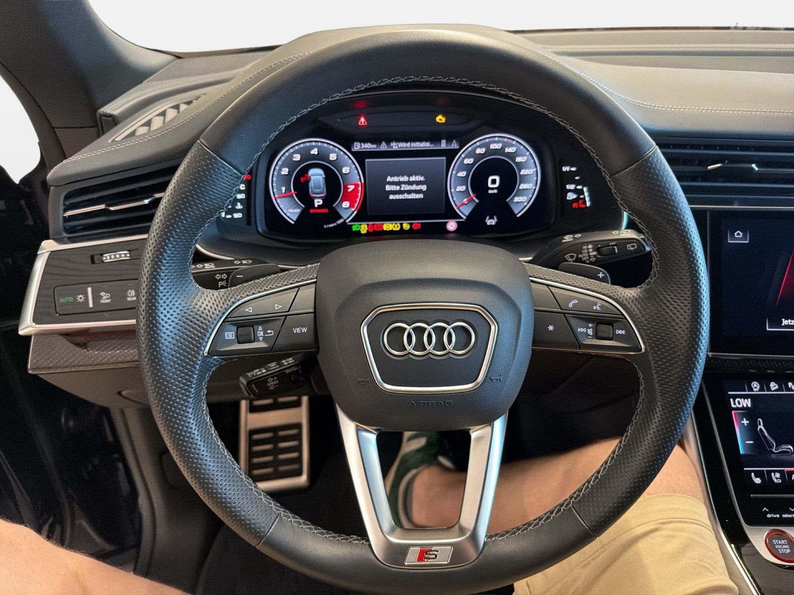 Fahrzeug autohaus mense Fahrzeugabbildung Audi SQ8 TFSI quattro tiptronic Matrix AHK HUD Luft