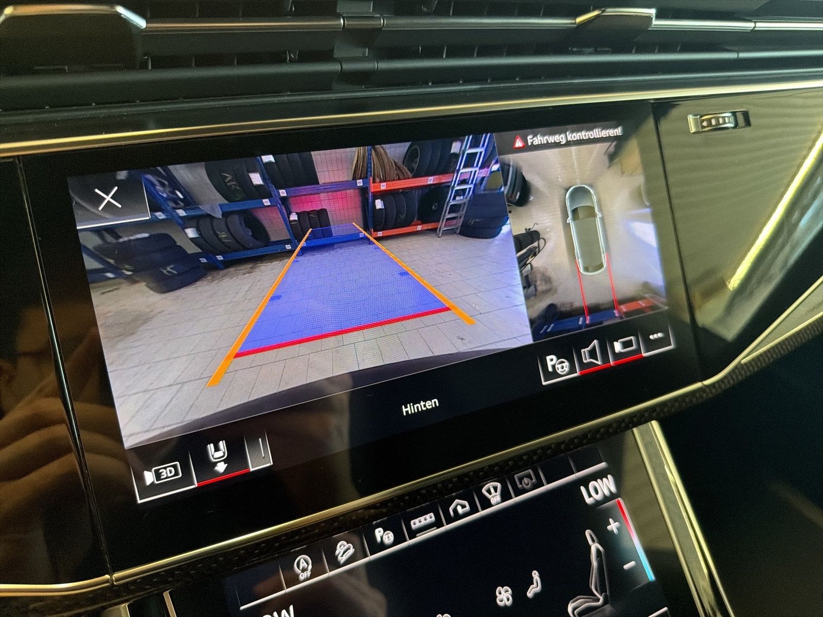 Fahrzeug autohaus mense Fahrzeugabbildung Audi SQ8 TFSI quattro tiptronic Matrix AHK HUD Luft