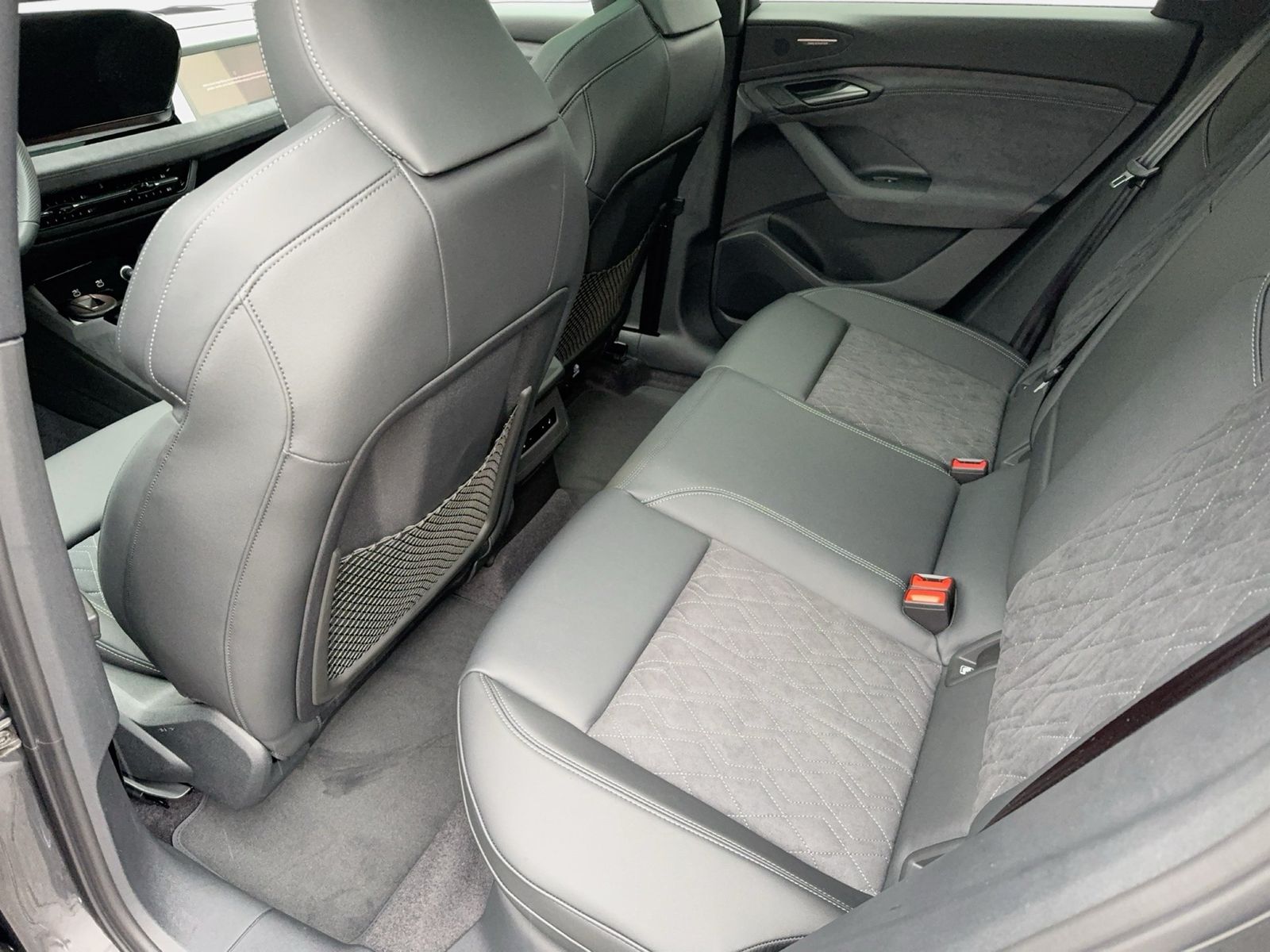 Fahrzeugabbildung Audi Q6 Sportback e-tron quattro 315 kW SD - mit KI generiert/bearbeitet