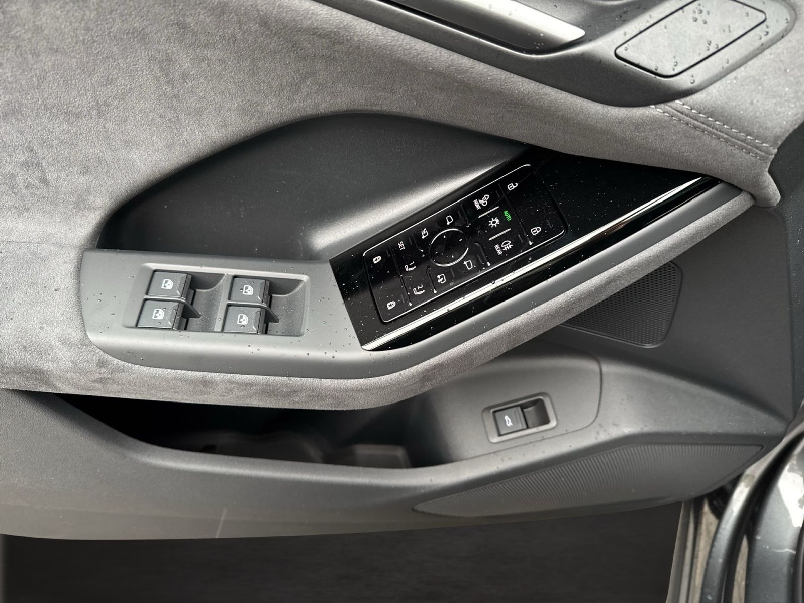 Fahrzeugabbildung Audi Q6 Sportback e-tron quattro 315 kW SD - mit KI generiert/bearbeitet