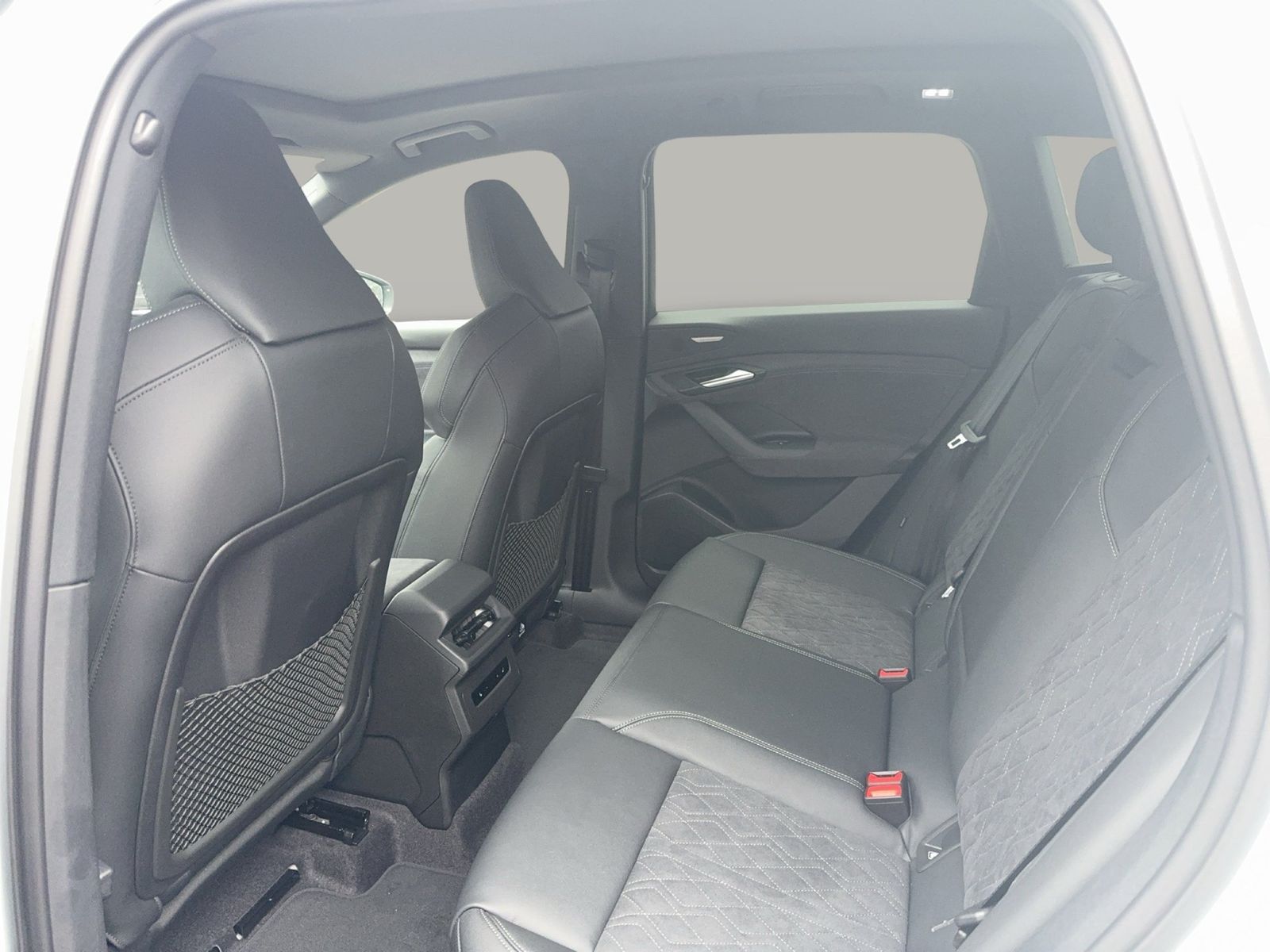 Fahrzeug autohaus mense Fahrzeugabbildung Audi Q6 SUV e-tron quattro 315 kW Matrix B&O - mit KI generiert/bearbeitet