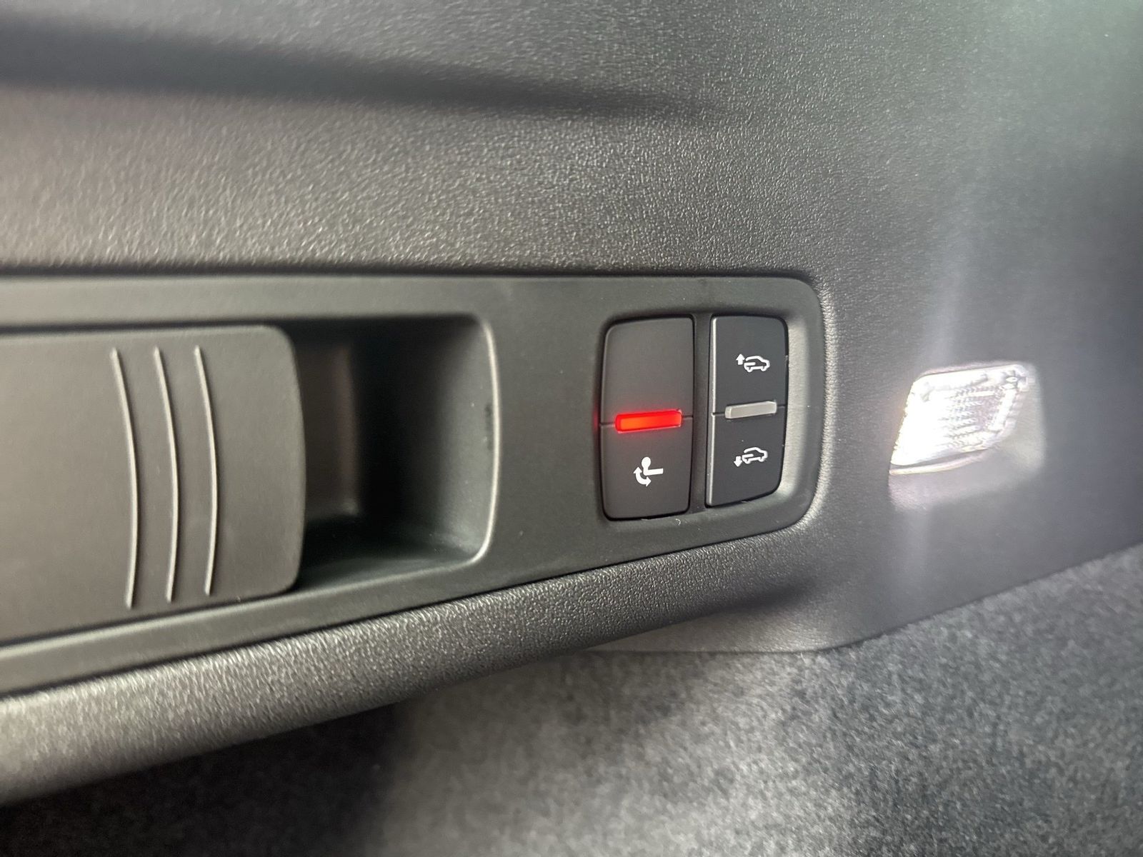 Fahrzeug autohaus mense Fahrzeugabbildung Audi Q6 SUV e-tron quattro 315 kW Matrix B&O - mit KI generiert/bearbeitet