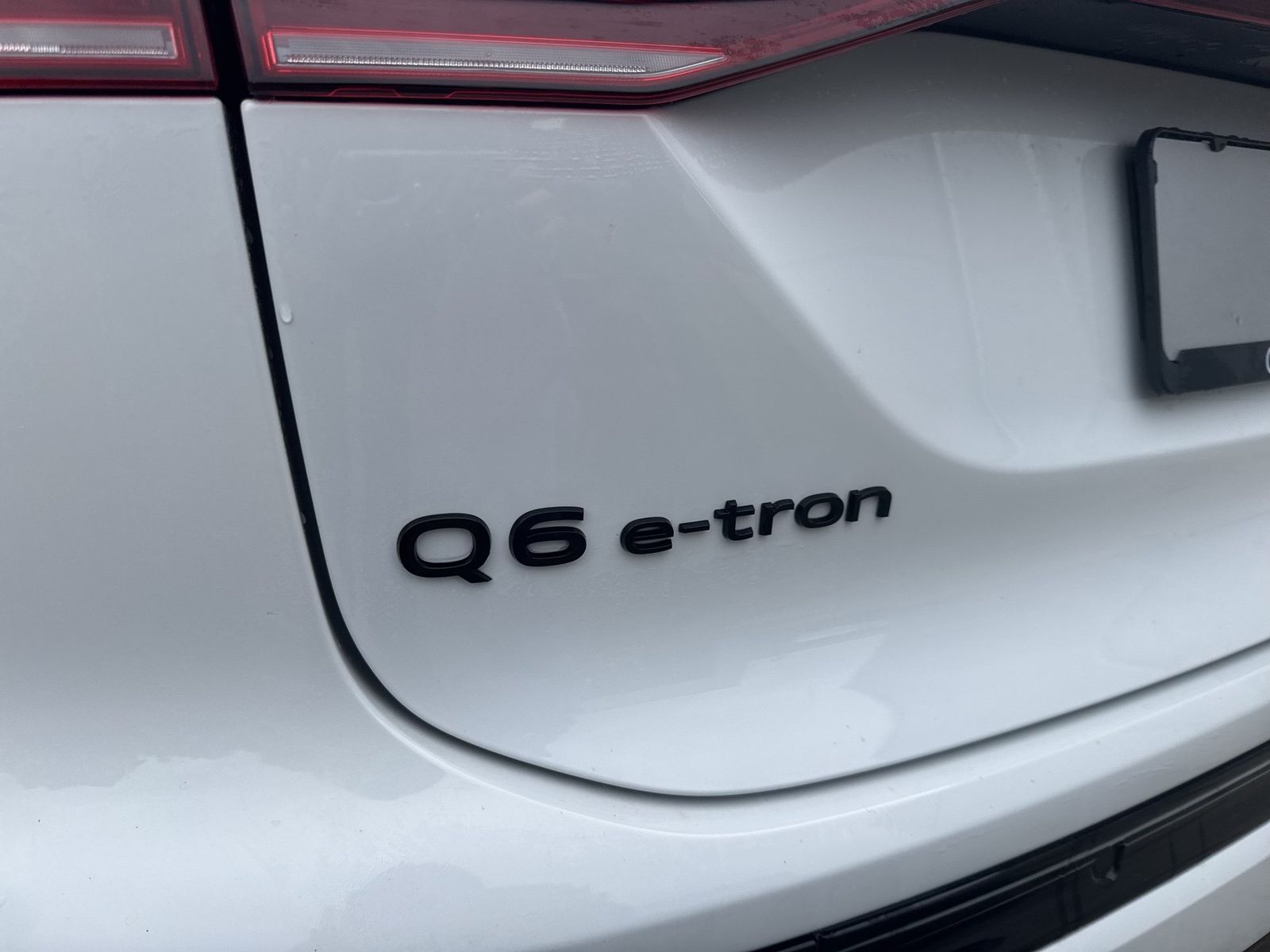 Fahrzeug autohaus mense Fahrzeugabbildung Audi Q6 SUV e-tron quattro 315 kW Matrix B&O - mit KI generiert/bearbeitet